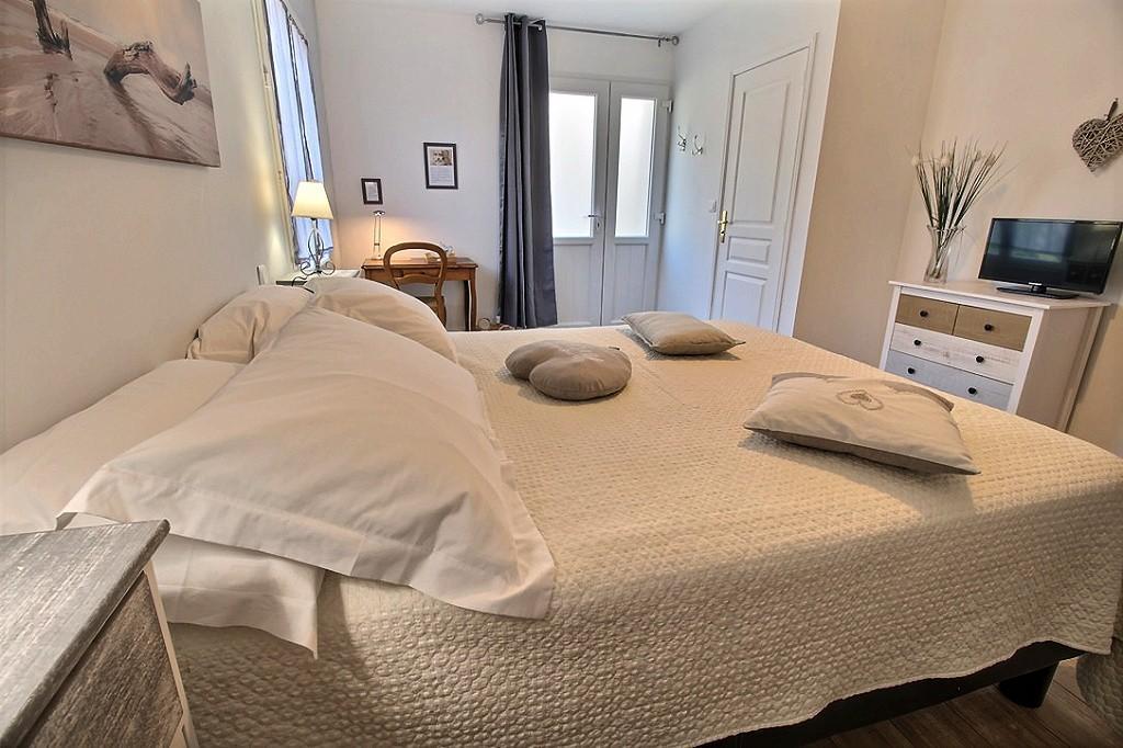 Logis Du Lievre D'Or Bed & Breakfast Montbazon Dış mekan fotoğraf